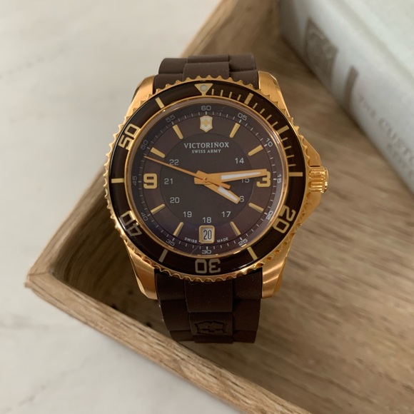 victorinox maverick blue gold